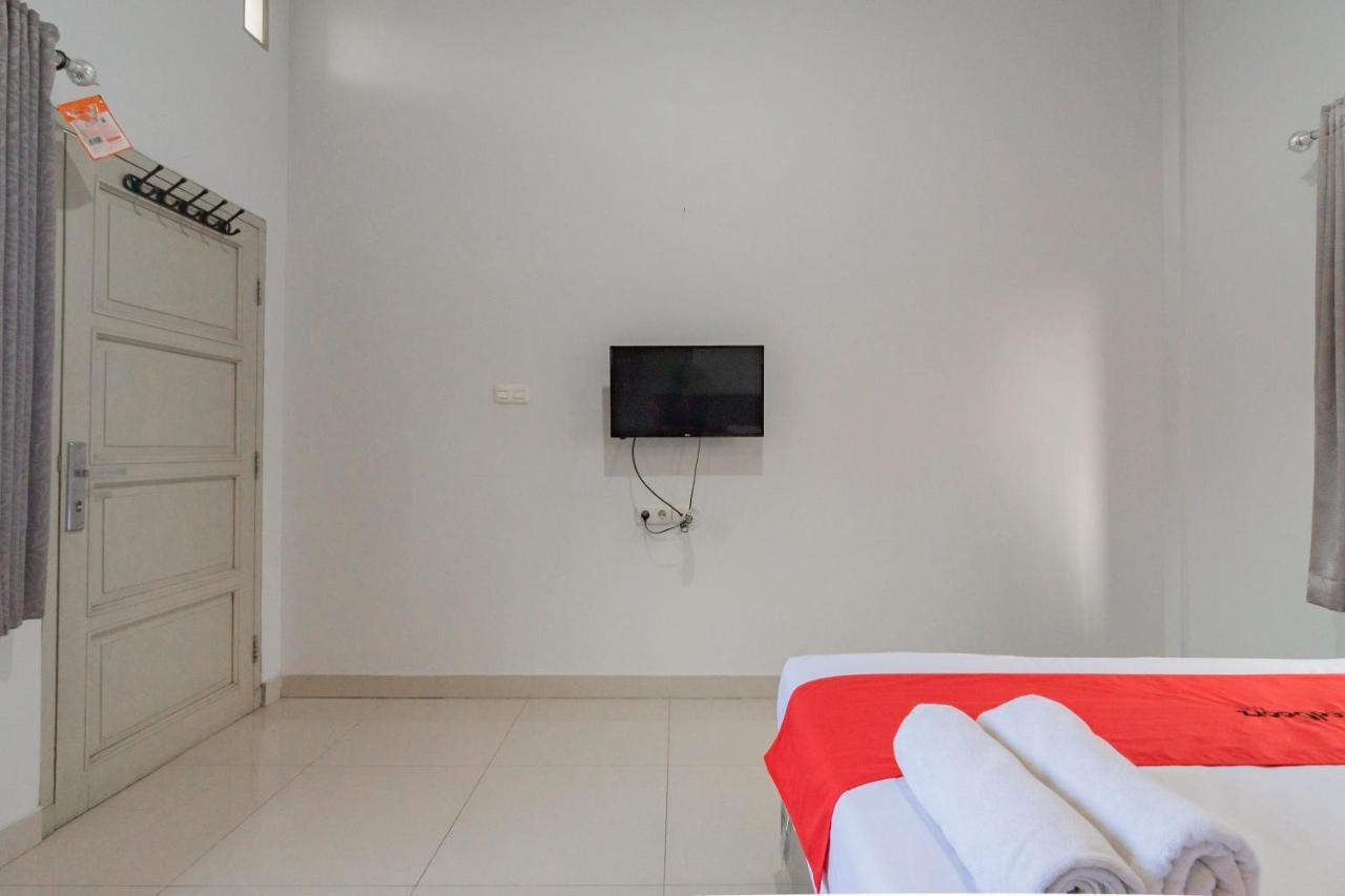 Reddoorz Plus Syariah @ Tuparev Cirebon 3 Exterior foto