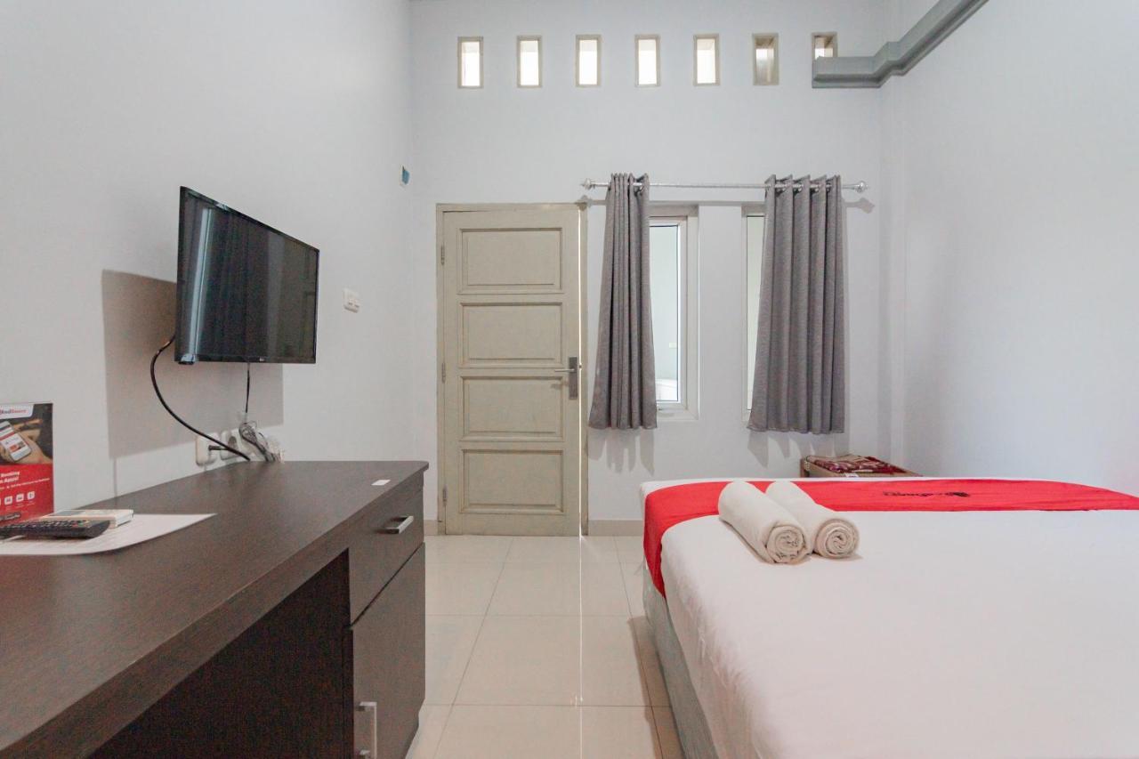 Reddoorz Plus Syariah @ Tuparev Cirebon 3 Exterior foto