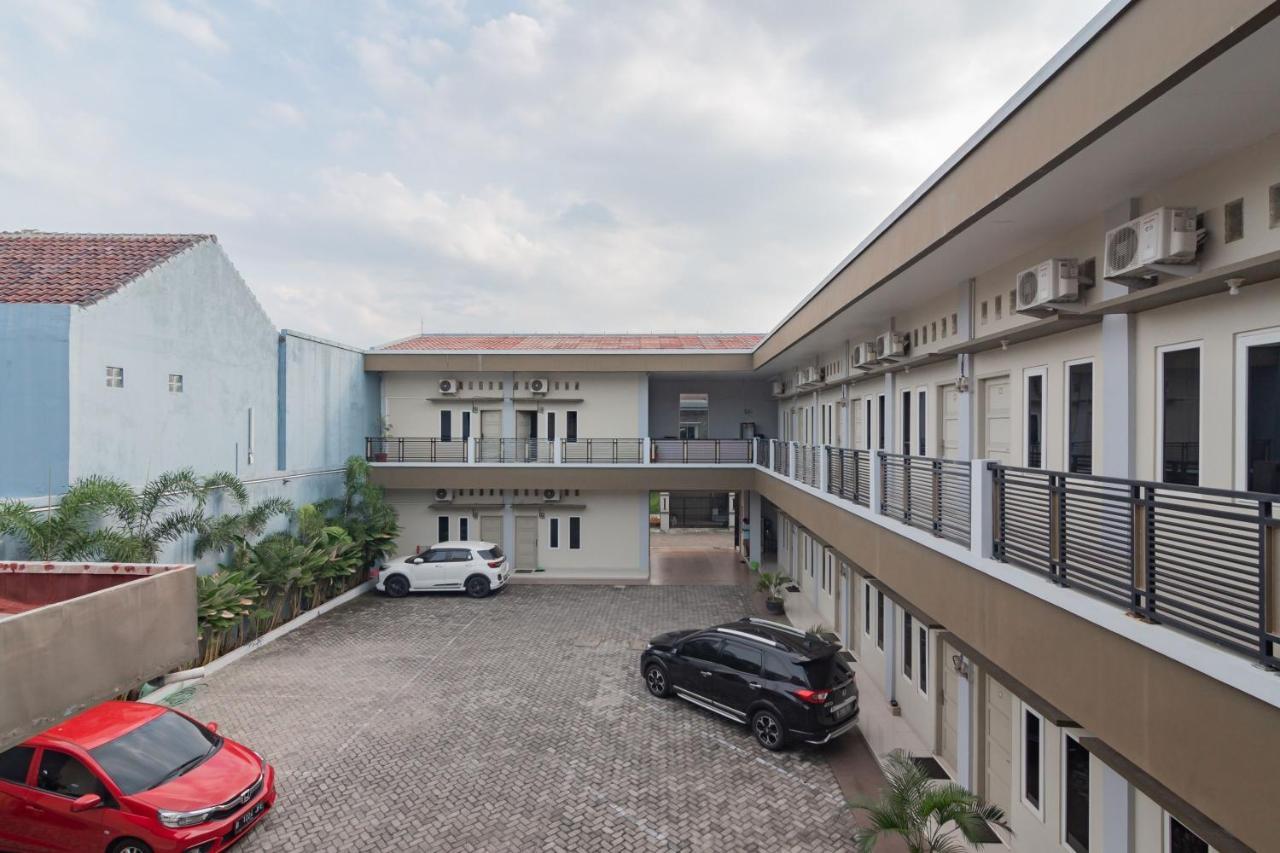 Reddoorz Plus Syariah @ Tuparev Cirebon 3 Exterior foto