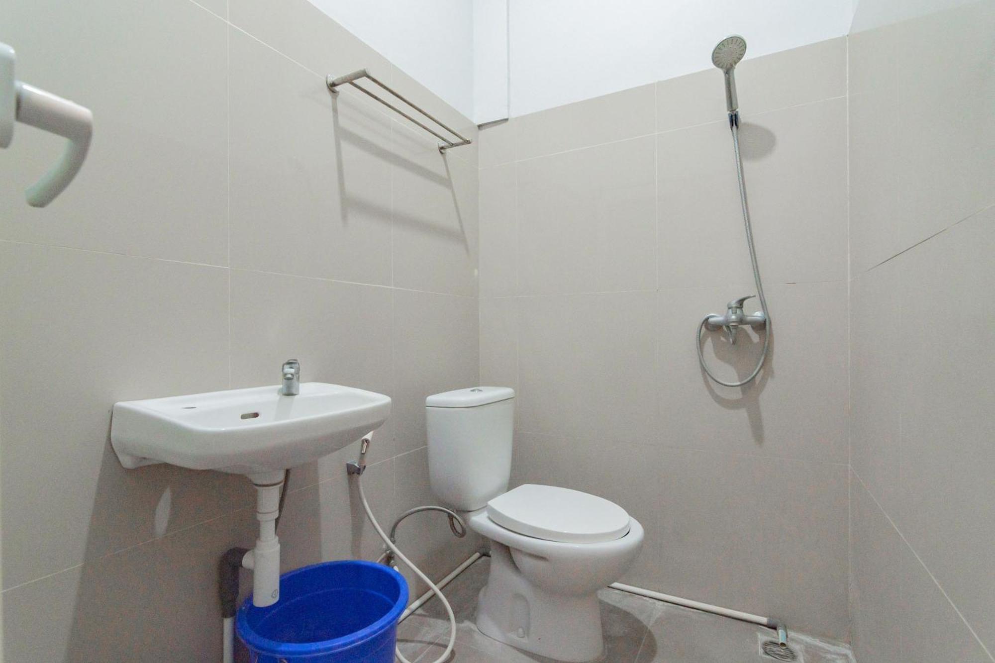 Reddoorz Plus Syariah @ Tuparev Cirebon 3 Cameră foto